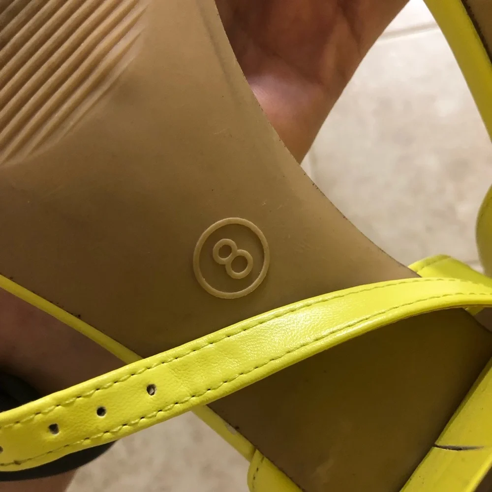 Neon yellow block heels - Picture 7 of 12